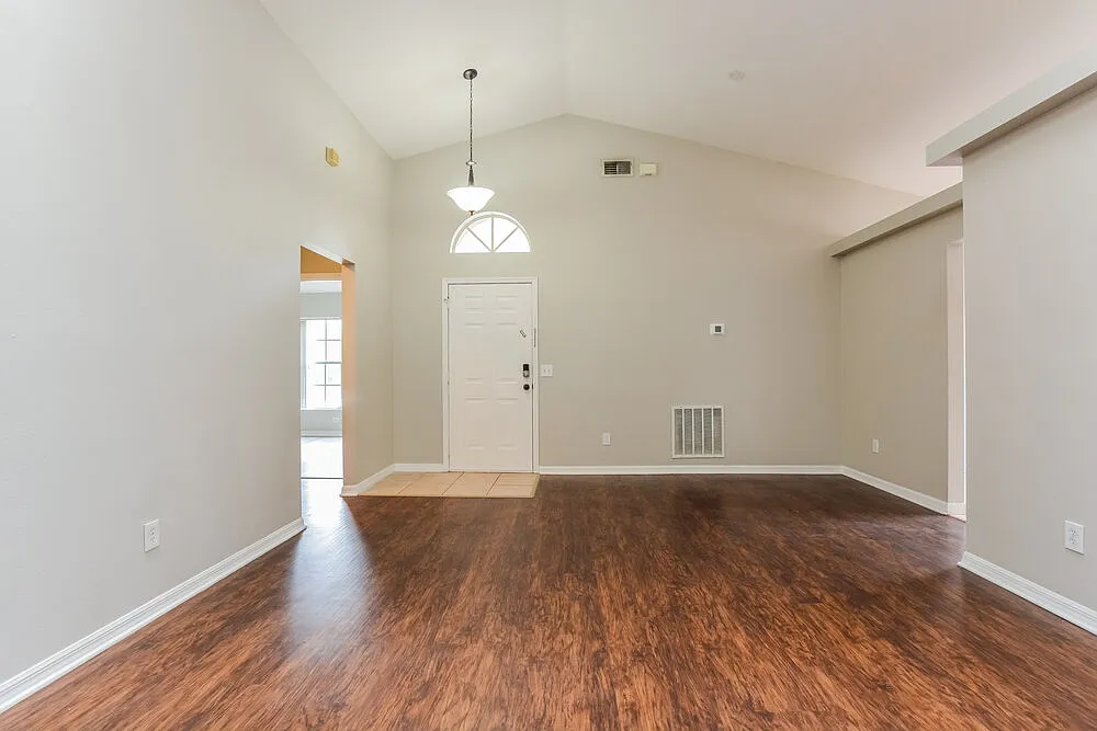 3 bed, 2.0 bath, 1500 sqft, $2,425 — Photo 4