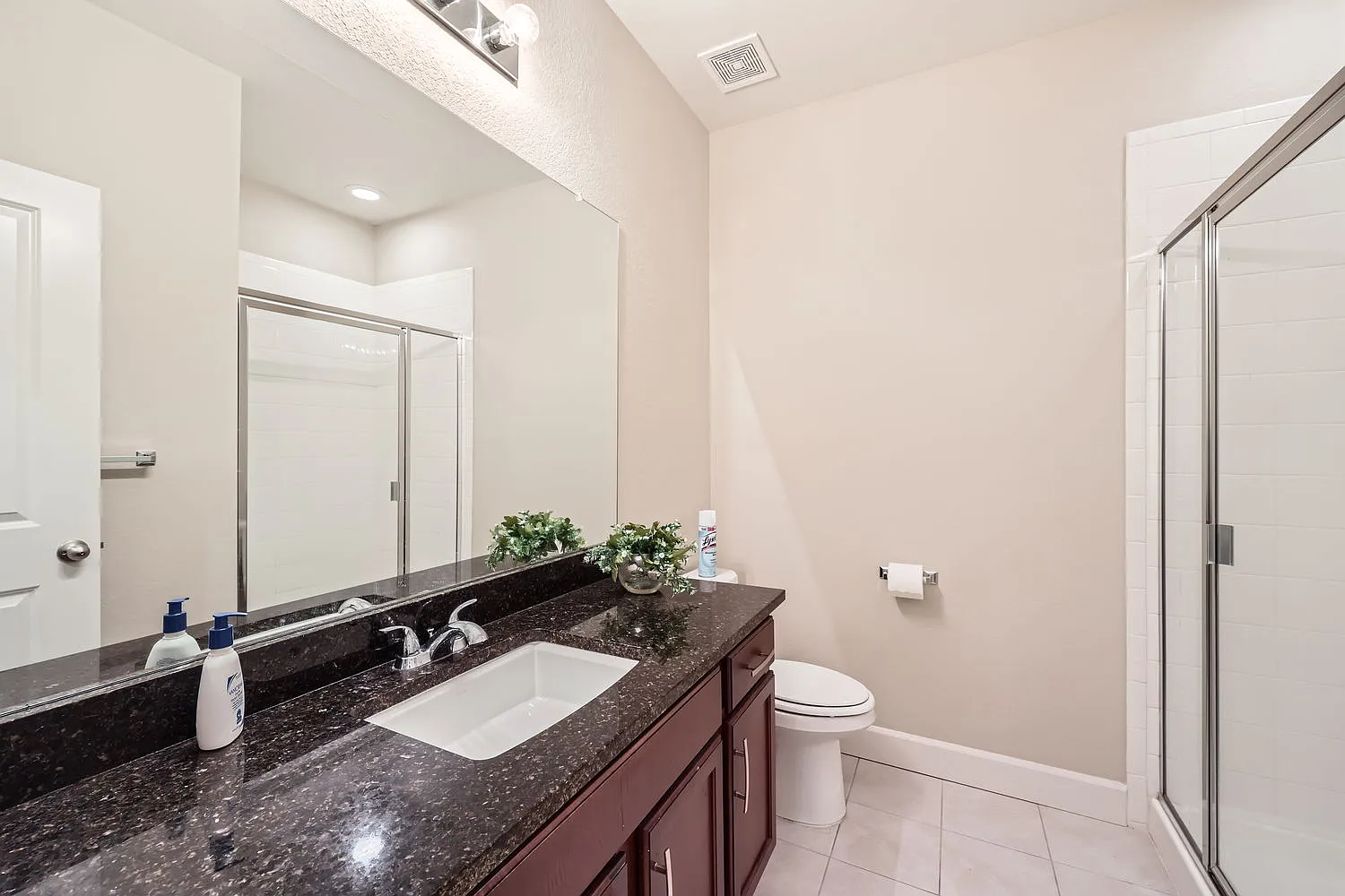 5 bed, 4654 sqft, $4,300 — Photo 3
