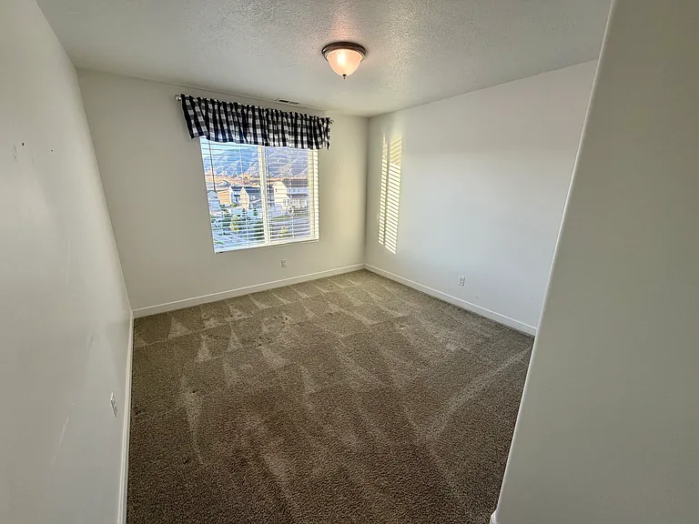 1477 E 3125 N — Photo 21