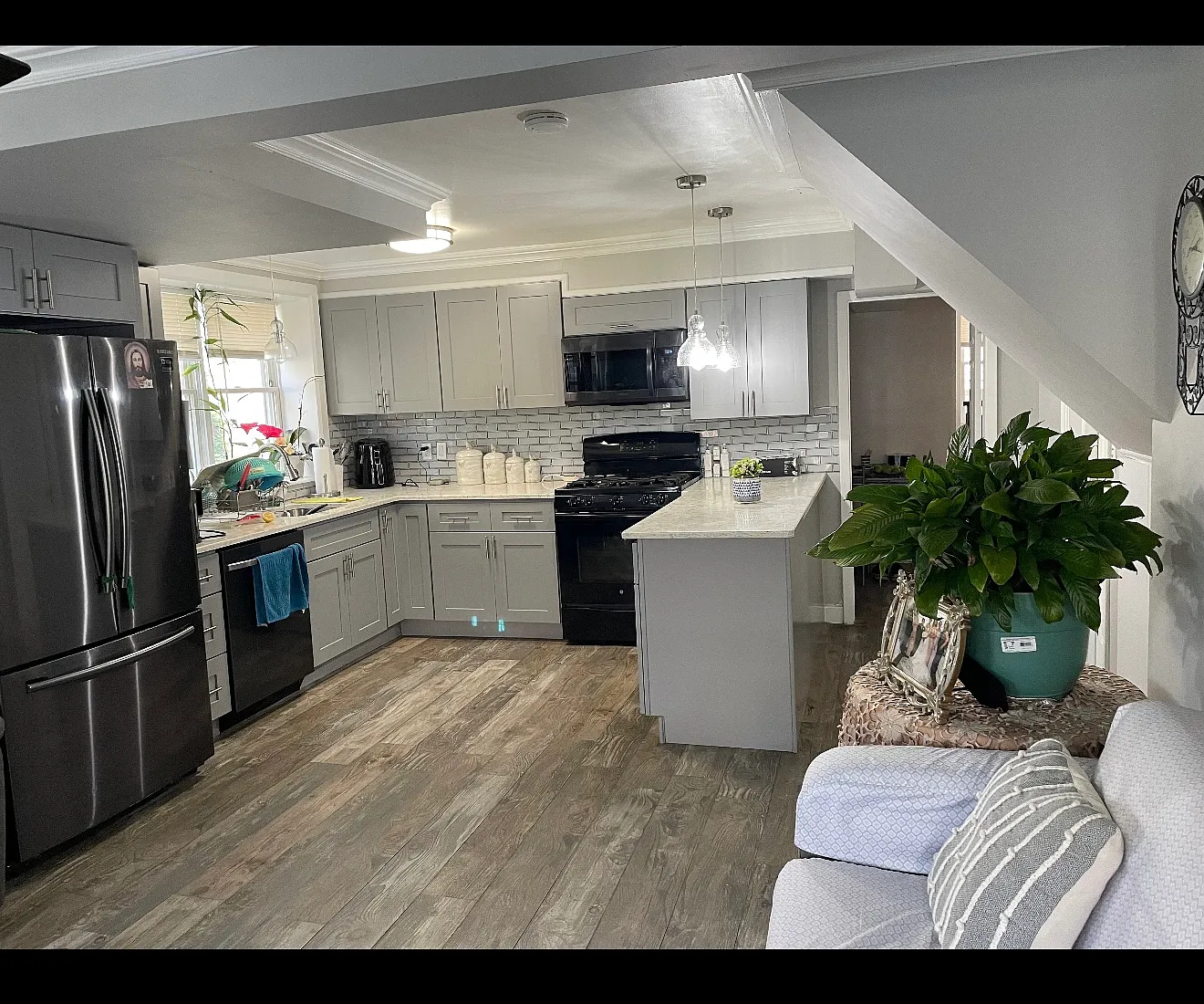 2 bed, 700 sqft, $2,700 — Photo 2