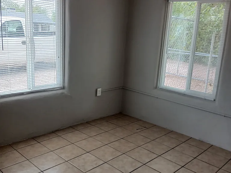 2940 E Sheridan St #B — Photo 4