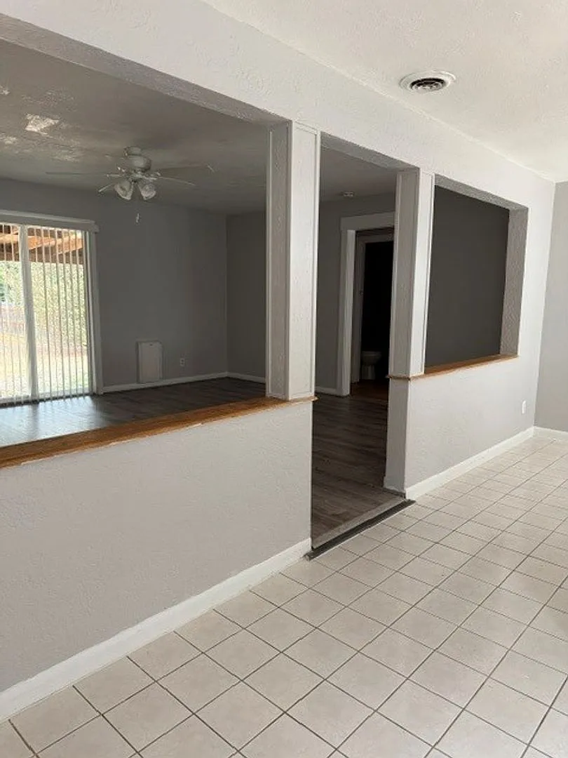 3 Bedroom West Salem House w/ Large Fenced Backyard — Photo 2