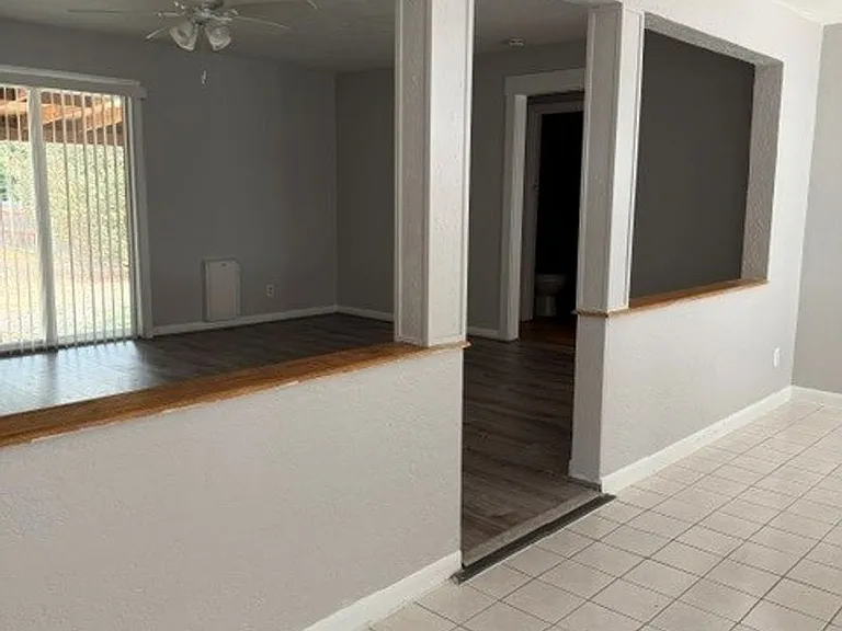 1690 Longview Way NW — Photo 2
