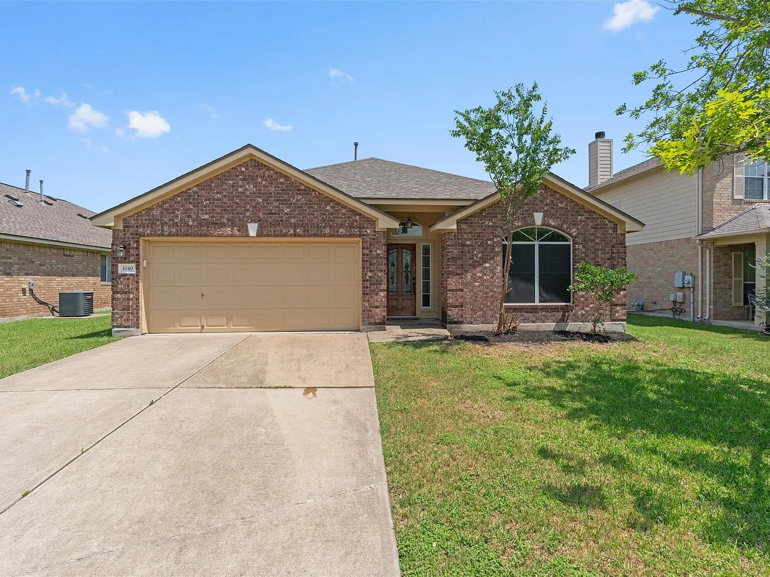 3 bed, 2.0 bath, 1654 sqft, $2,295 — Photo 2