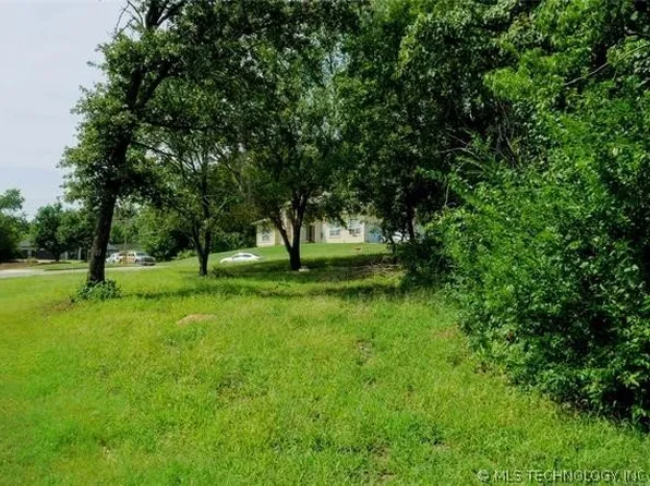 1749 W Pine Pl, Tulsa, OK 74127