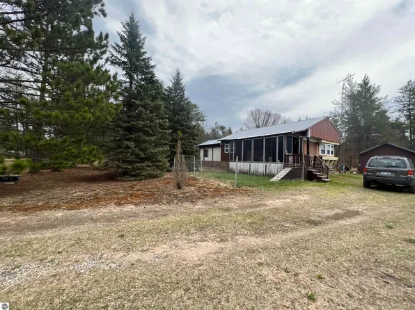 943 W Eleven Mile Rd, Irons, MI 49644