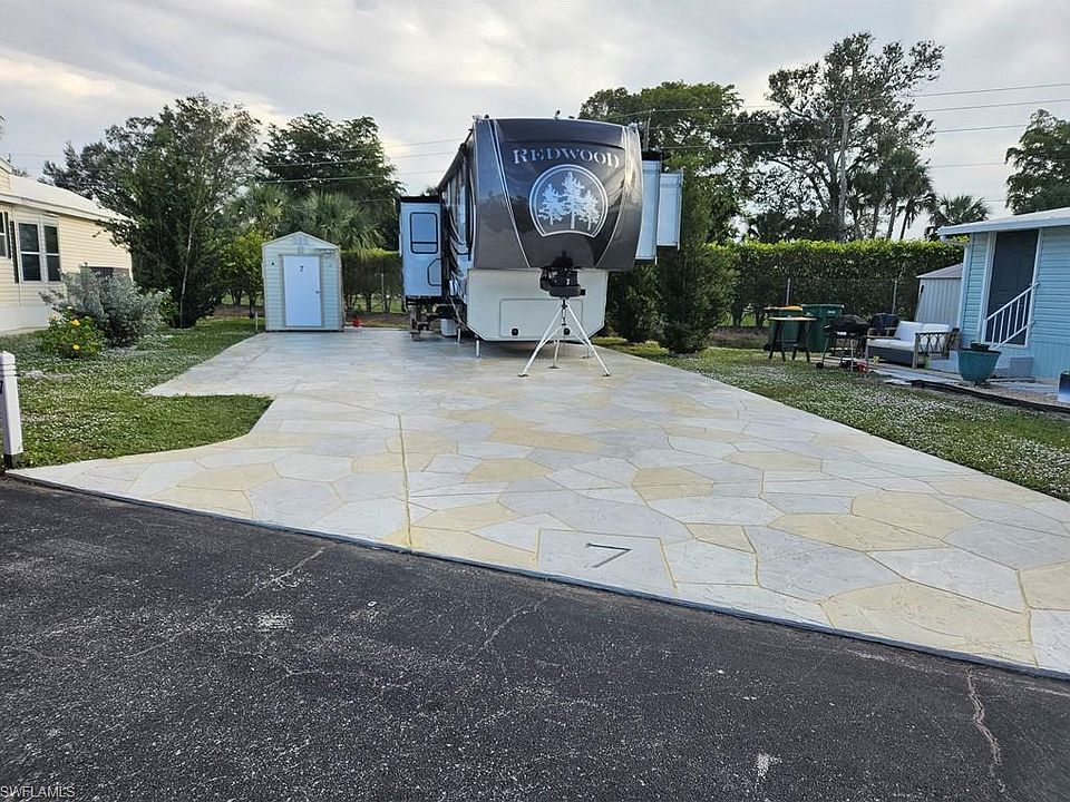 2nd image of 7 Jasper DR