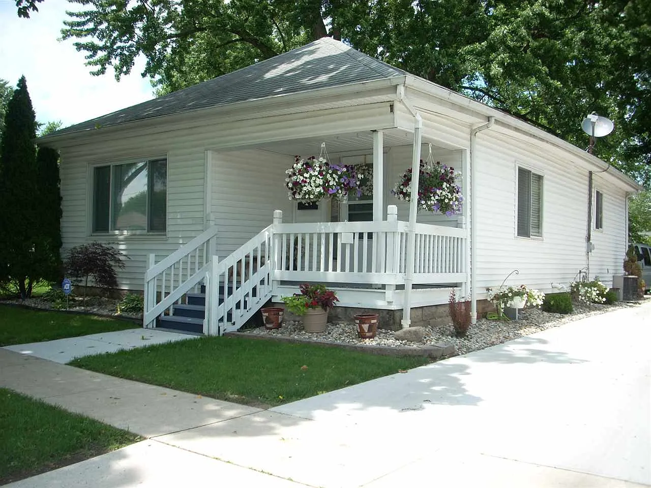 223 Franklin St photo 1