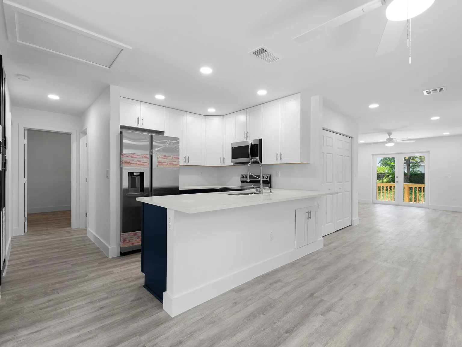4 bed, 2.0 bath, 1639 sqft, $3,800 — Photo 4