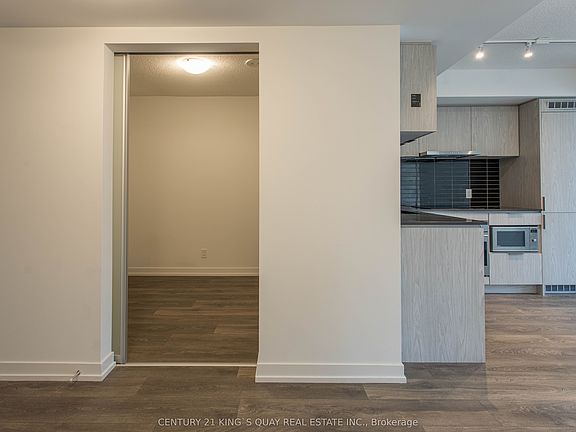 3rd image of 60 Shuter St #2005