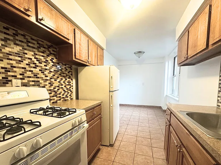 22410 Jamaica Ave #3E — Photo 6