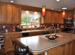 311 Waters Rd, Castle Rock, WA 98611