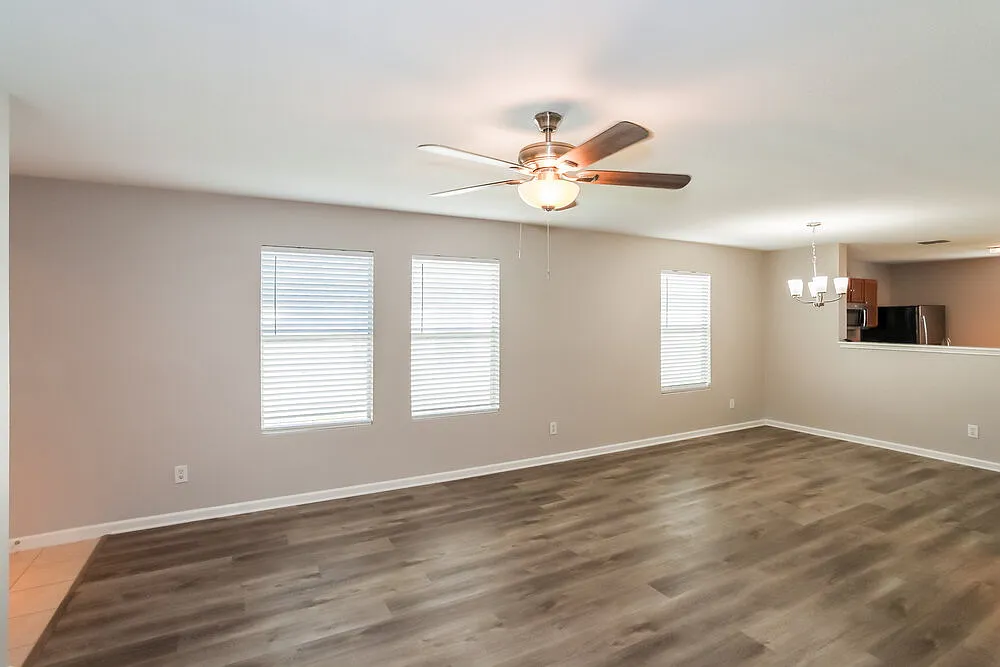 3 bed, 2.0 bath, 1576 sqft, $1,975 — Photo 4