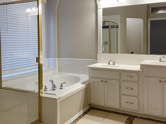 5th image of 10813 Dry Creek Ln
