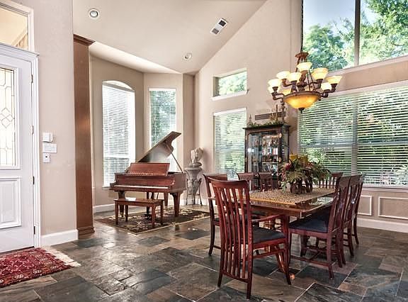 4th image of 2612 Elmbrook Dr