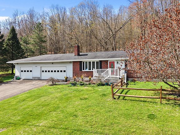 2nd image of 1516 Quaker Lake Rd