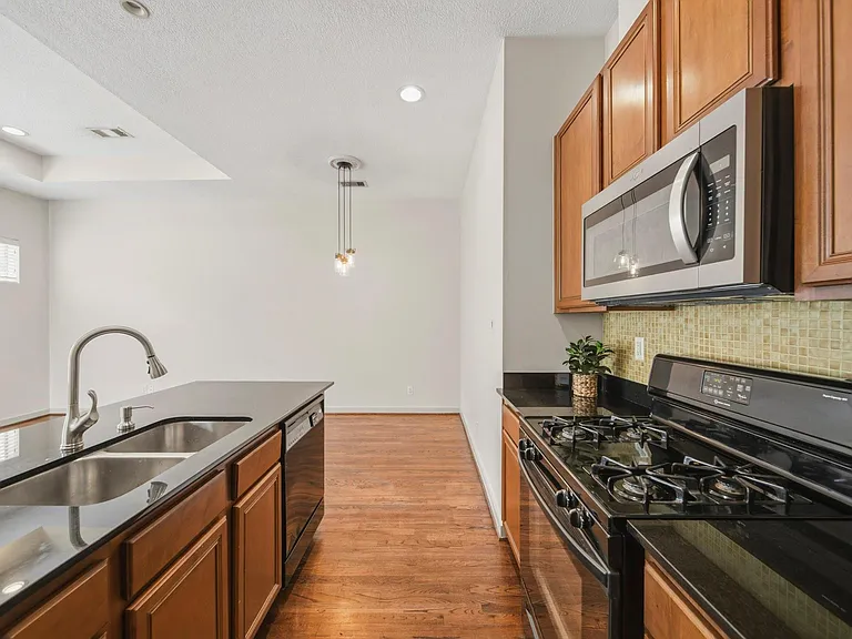 4036 Center St — Photo 12