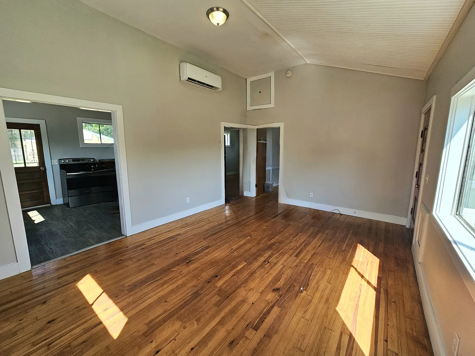 2109 Anderson Avenue - 1 — Photo 2