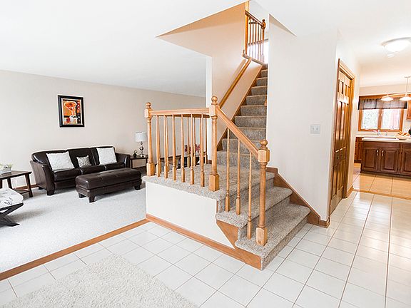 2nd image of 6146 Bridlewood Dr S