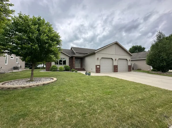 607 13th Ave N, Moorhead, MN 56560