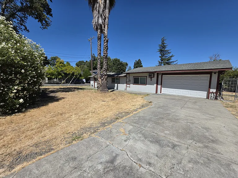2962 Dorothy Dr — Photo 2