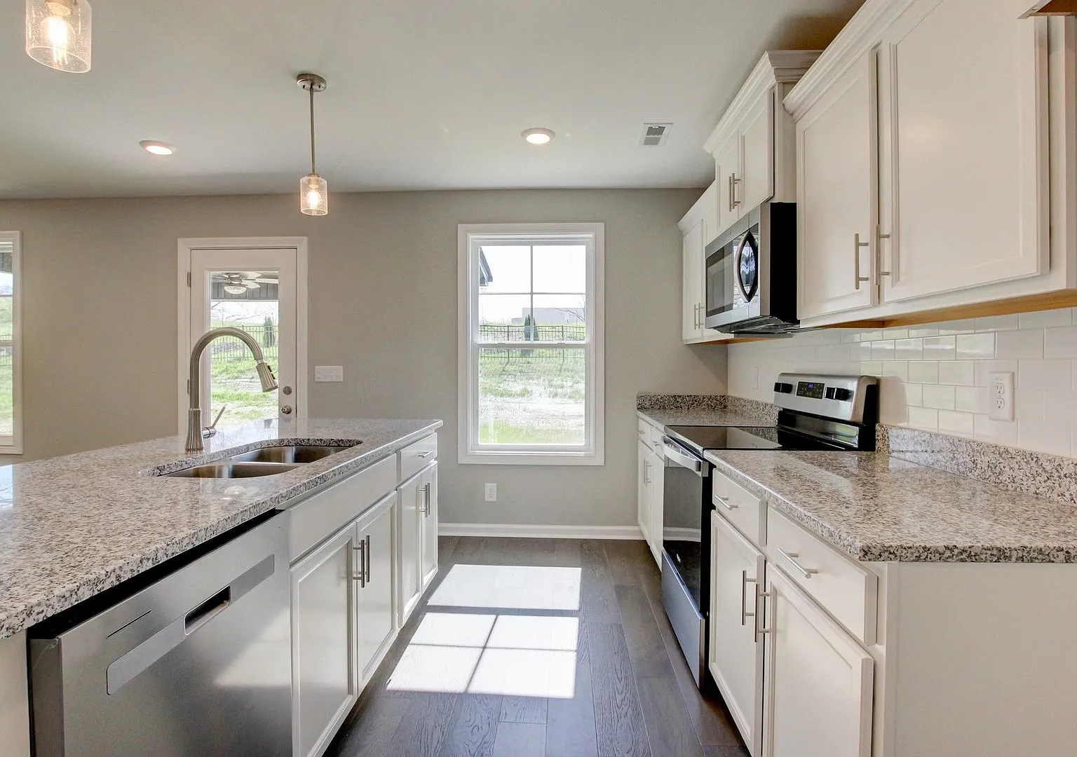 818 Limestone Way — Photo 4