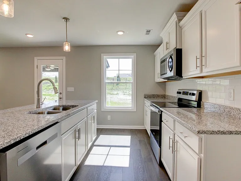 818 Limestone Way — Photo 4