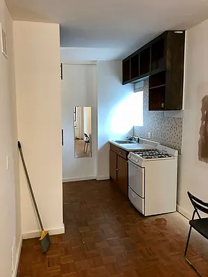 Rented by Flatiron Real Estate Advisors LLC | media 28