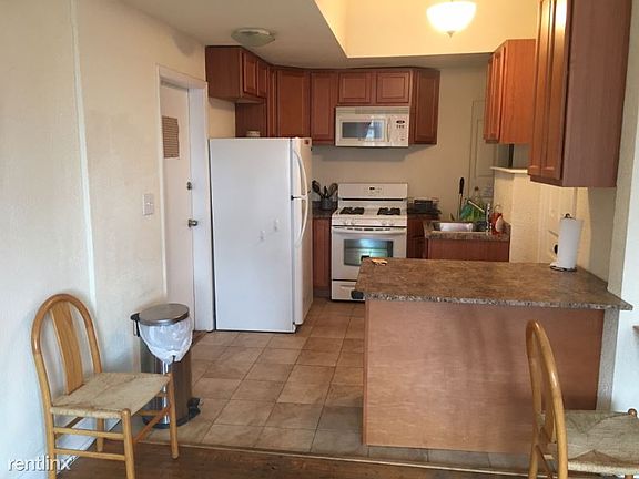 4th image of 622 W Buckingham Pl APT 3R
