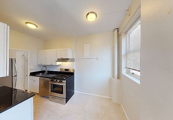 4th image of 70 La Salle St APT 2C