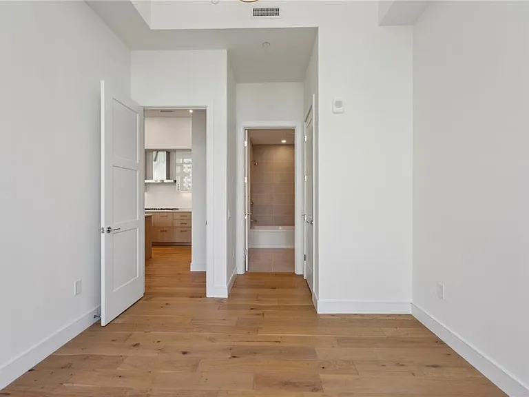 2425 Peachtree Rd NE #403 — Photo 25