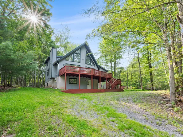 73 Cedarwood Ter, Lake Ariel, PA 18436