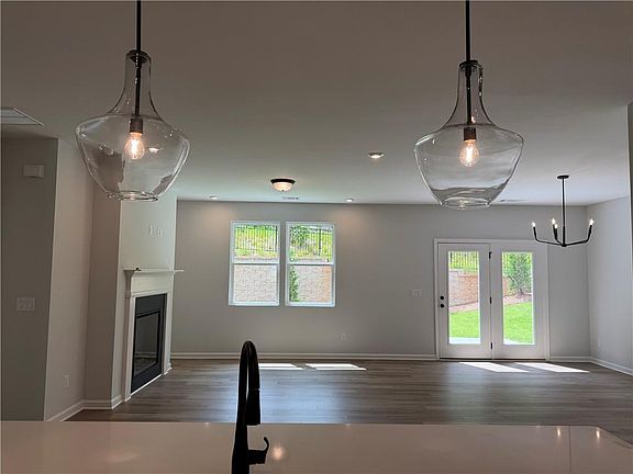 4th image of 139 Jacobs Hollow St