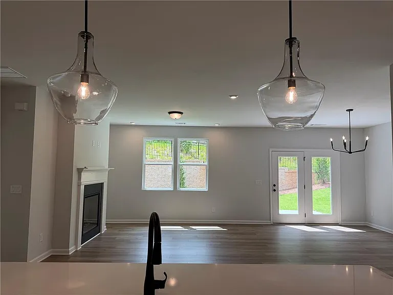 139 Jacobs Hollow St — Photo 6