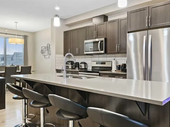 754 W Belmont Dr SW, Calgary, AB T2X 4H4