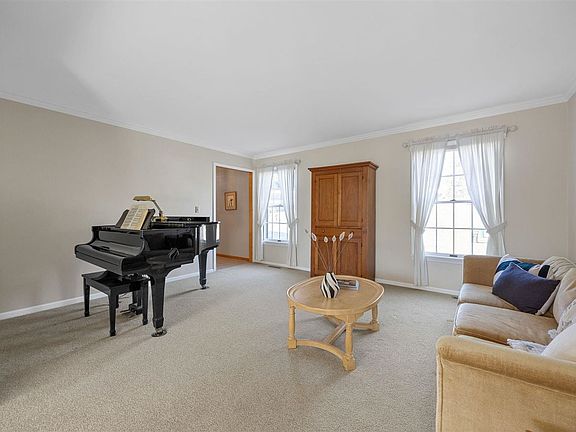 4th image of 532 Saint Thomas Ct