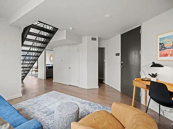 2nd image of 505 W 7th St #Id1256838p