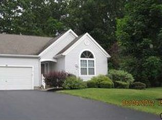 33 Parkland Ct, Clifton Park, NY 12065
