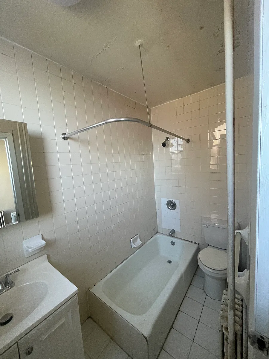 Building Photo - 6913 Central Ave #2L