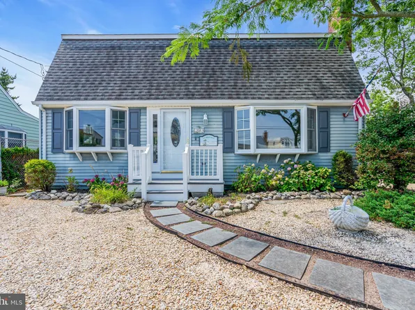 358 W 6th St, Ship Bottom, NJ 08008