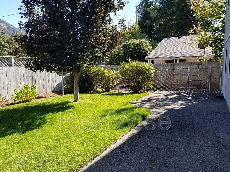 1527 Hamilton Ln — Photo 29