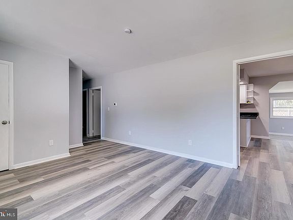 5th image of 1522 Forrest Ave