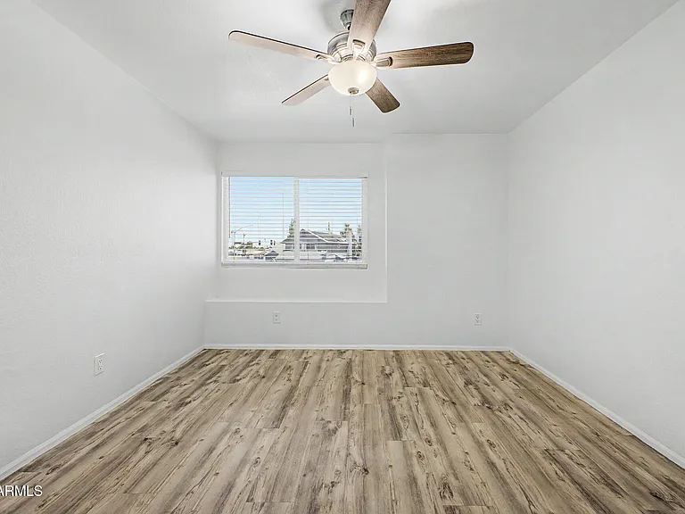 7637 W North Ln — Photo 24