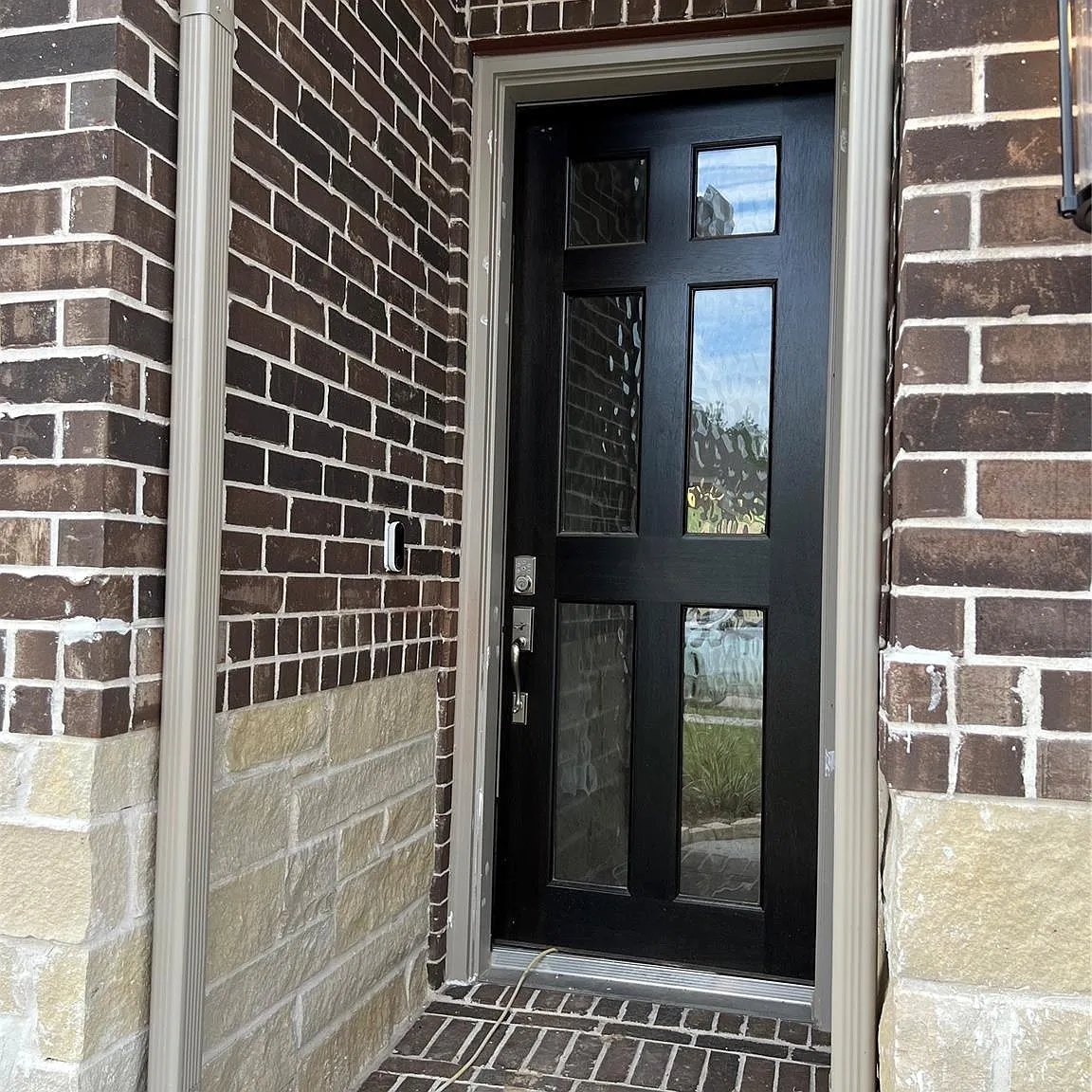 3 bed, 2.0 bath, 2023 sqft, $2,800 — Photo 2