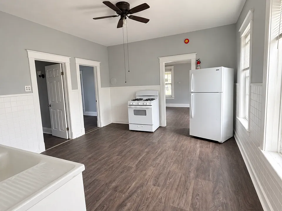 37 Pulaski St #3