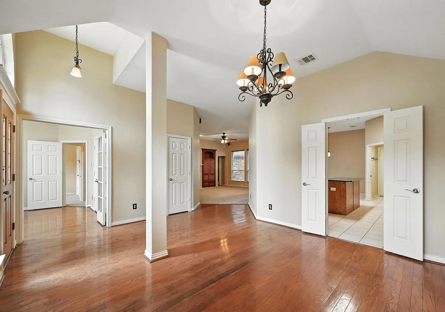 Beautiful 4-Bedroom, 2-Bath Home In Frisco ISD — Photo 2