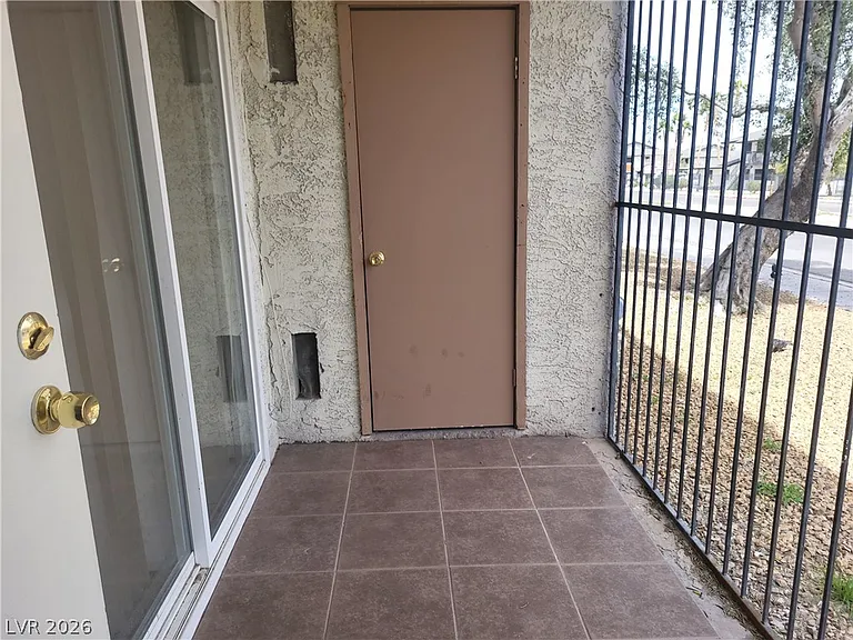 4610 Elk Springs Ave #D — Photo 9