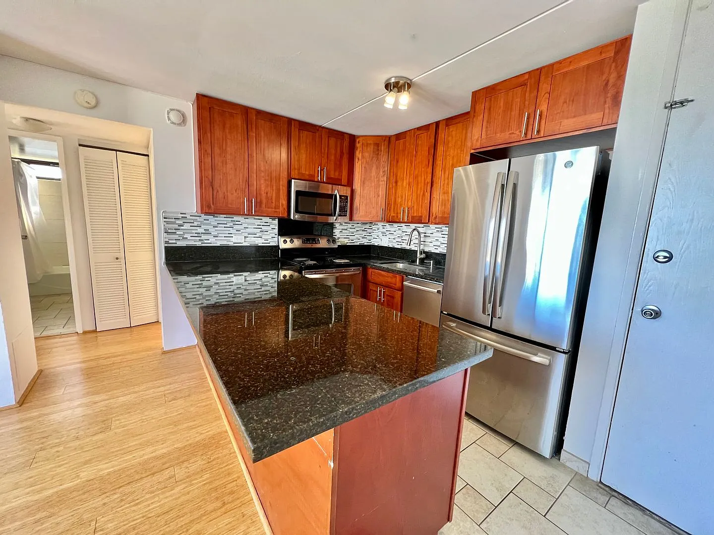 Renovated 2 Bedroom, 1 Bathroom, 2 Parking Unit With Utilities Included In The Chateau Waikiki Wi... — Photo 2