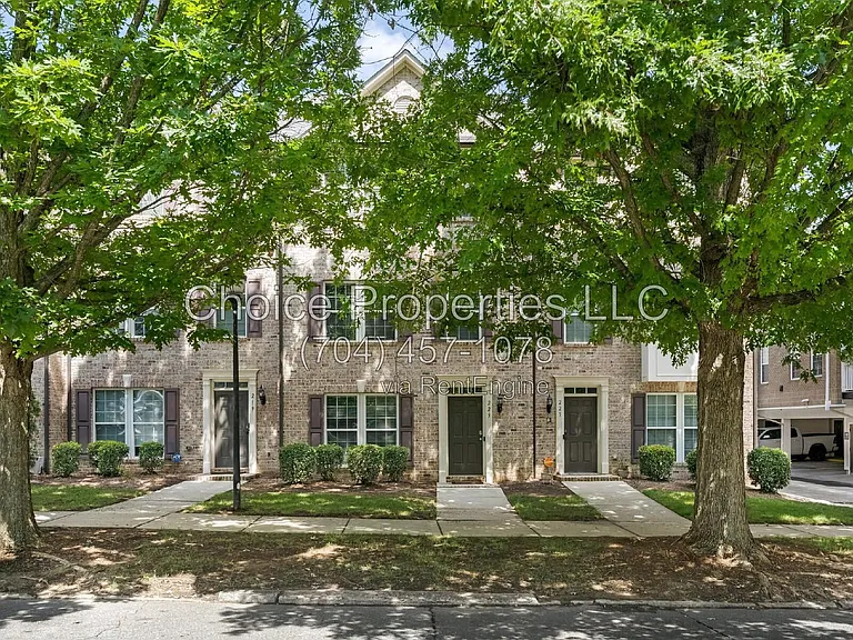 223 N Irwin Ave — Photo 1
