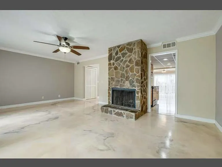 218 Raintree Dr — Photo 4